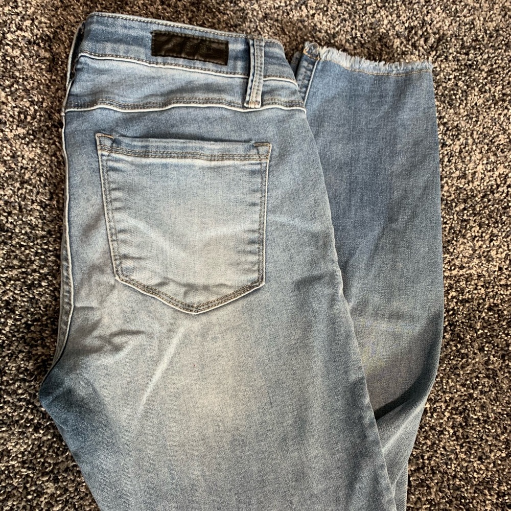 Woman’s Kenneth Cole jeans